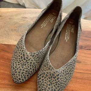 Toms animal print flats sz 6